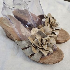 BOC ‎ Slip On Wedge Nude Leather Open Toe Summer Sandals Floral size 8